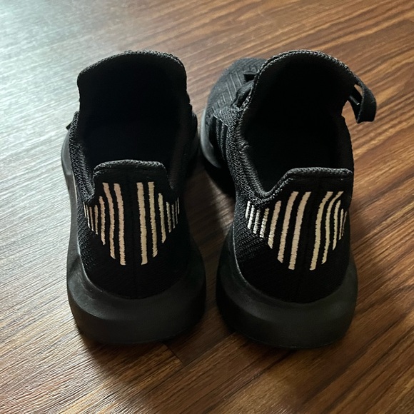 Adidas Black Swift Run Shoes - Picture 4 of 7